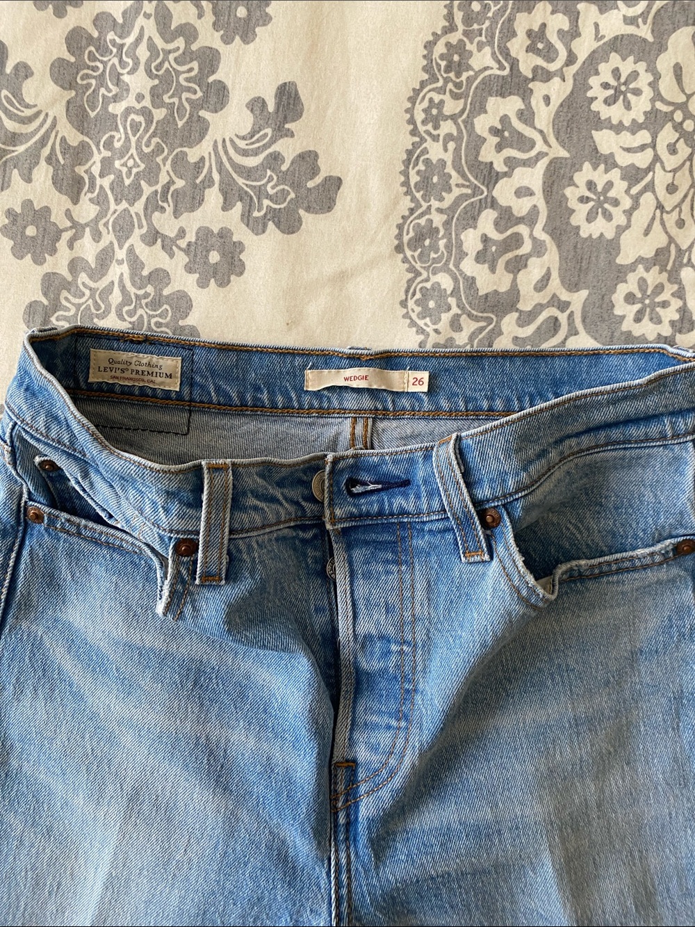 Classic High-Rise Light Blue Women's Jeans with Button Fly - Picture 5 of 7